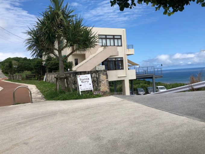 沖縄 中城 青い海を一望しながらイタリアンに舌鼓 Hanta Baruの魅力 Re Lifenote